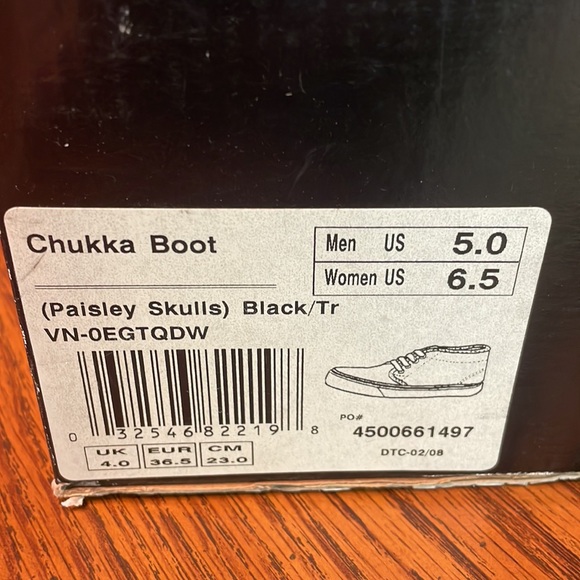 Vans Chukka Boot unisex in paisley skulls w 6.5, M 5 new with tags and box - Picture 2 of 14